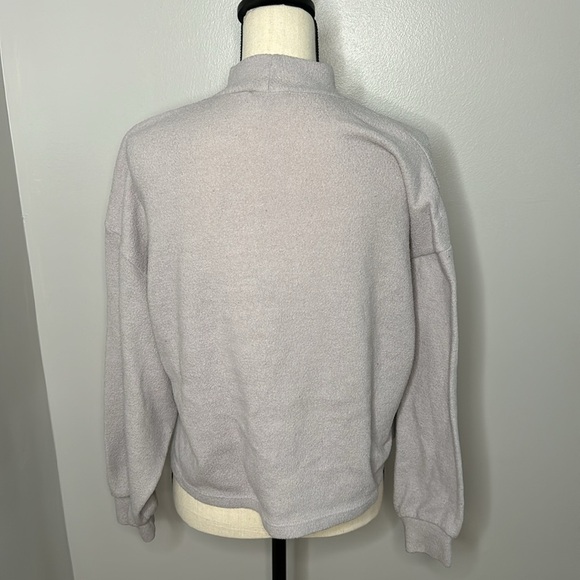 ***Lush Women’s Gray Solid Long Sleeve Turtleneck Sweater Top Sz M - Picture 3 of 4